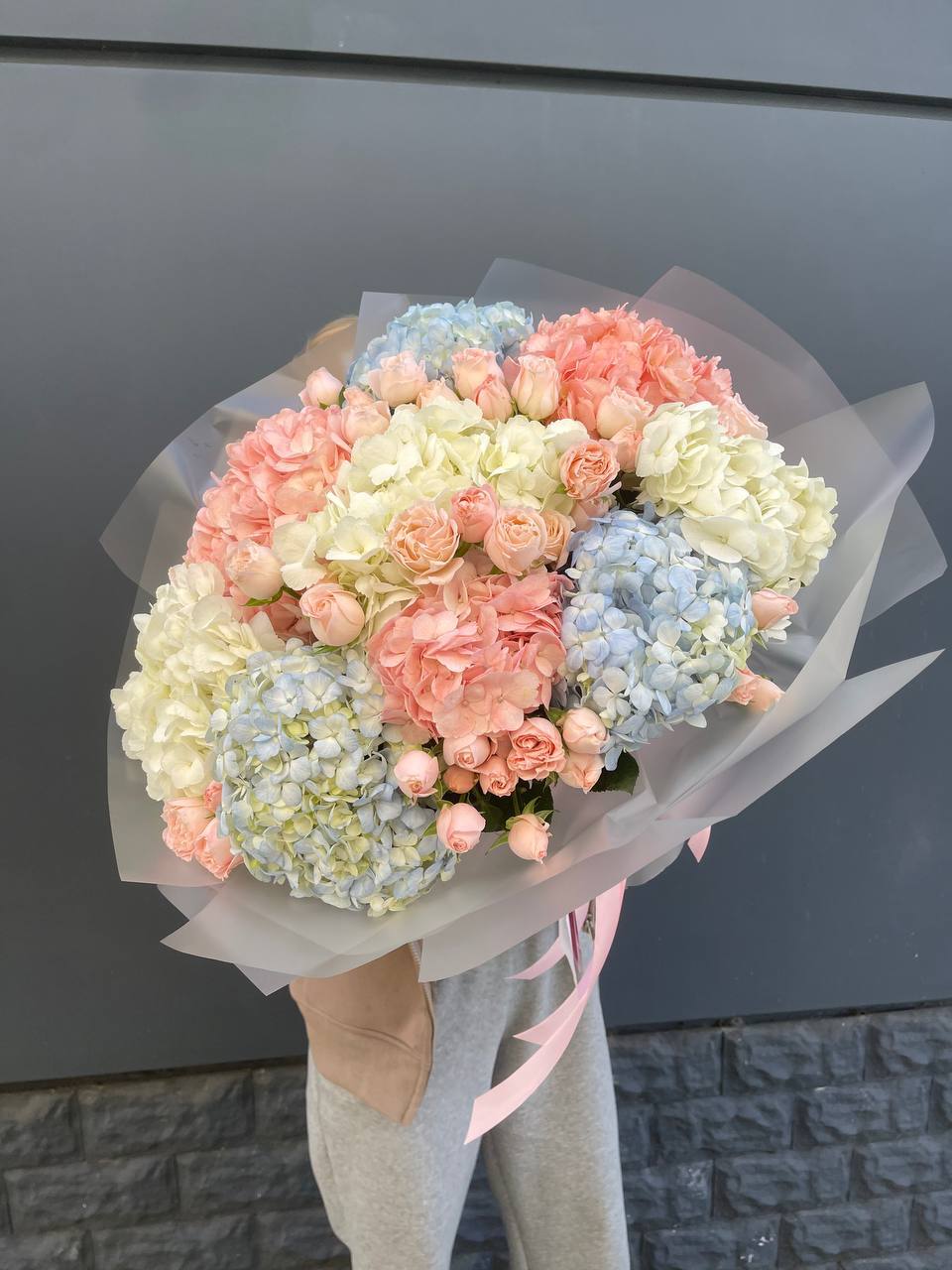 Дуо гортензии и бомбастик в Красной Поляне