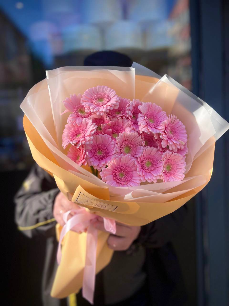 17 розовых гербер  в Красной Поляне