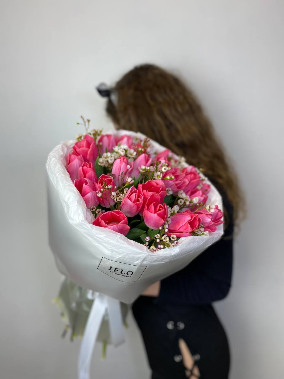 Дуо тюльпаны с хамелациумом с доставкой в Красной Поляне