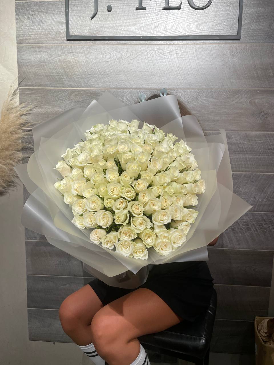 101 кеннийская роза с доставкой в Красной Поляне