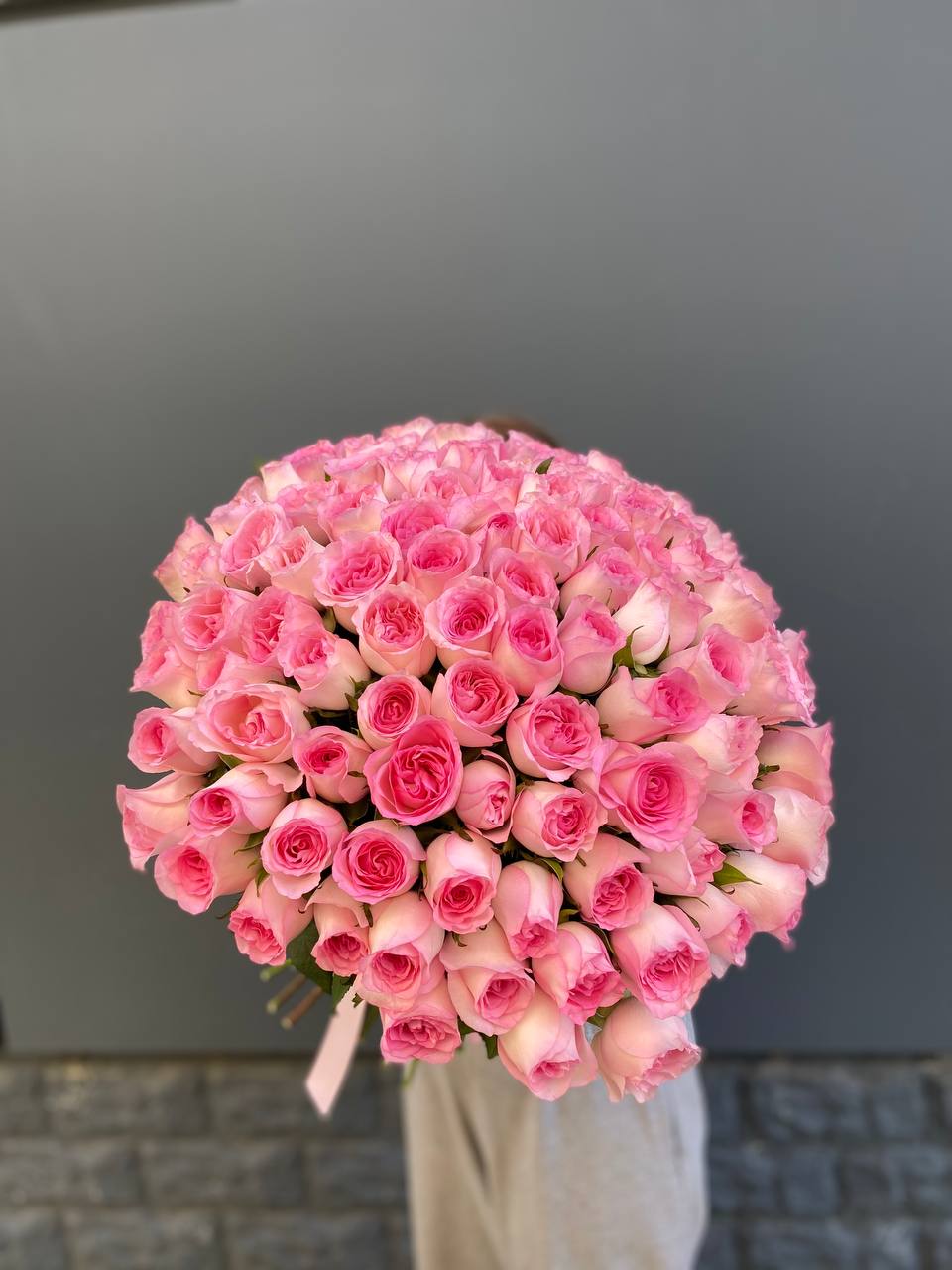 101 розовая роза с доставкой в Красной Поляне