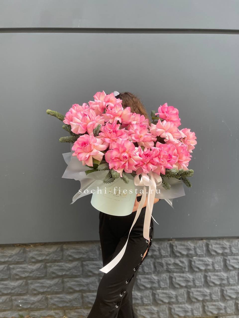 Бокс из 15 французских роз в Красной Поляне