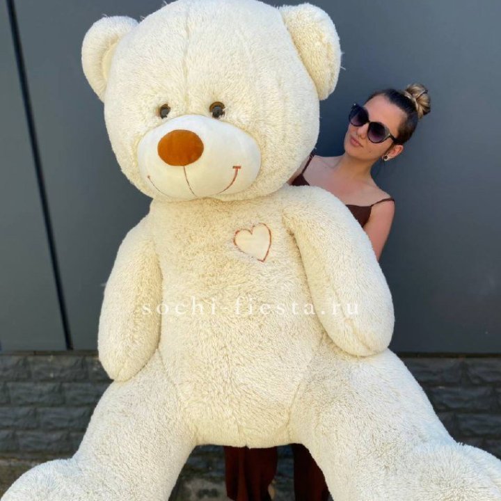 Белый плюшевый мишка большой в Красной Поляне