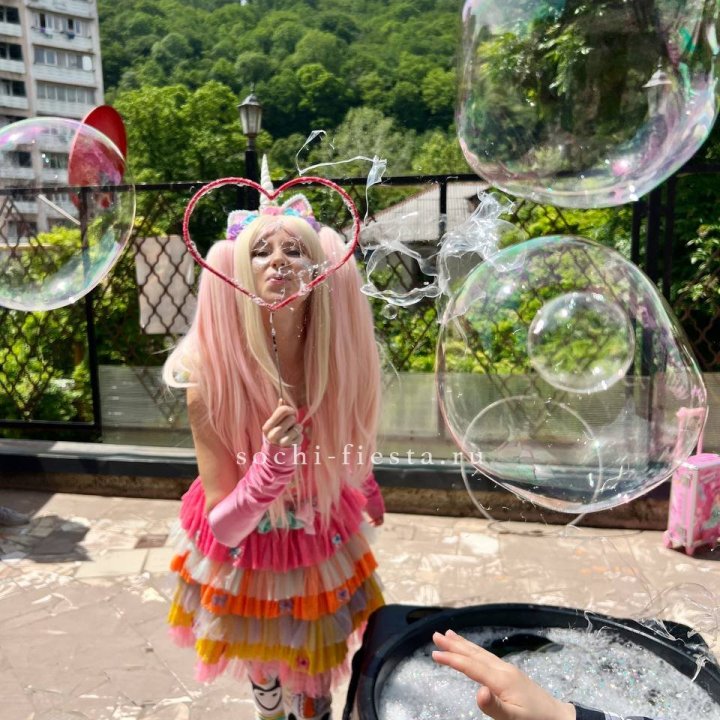 Шоу мыльных пузырей в Красной Поляне