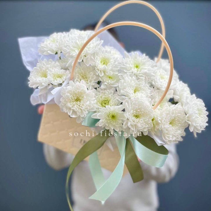 Сумочка с хризантемами в Красной Поляне