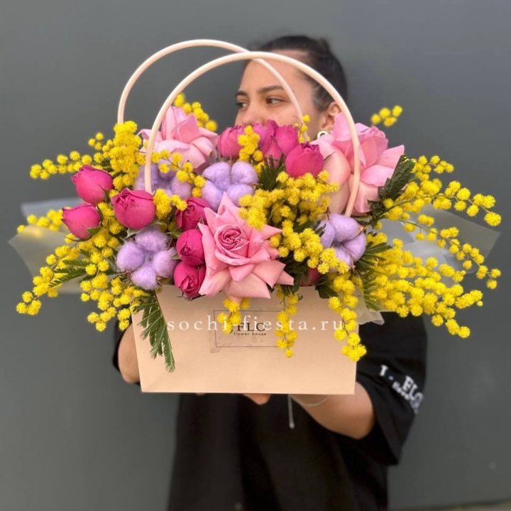 Сумочка мимозы и роз "Primavera" в Красной Поляне