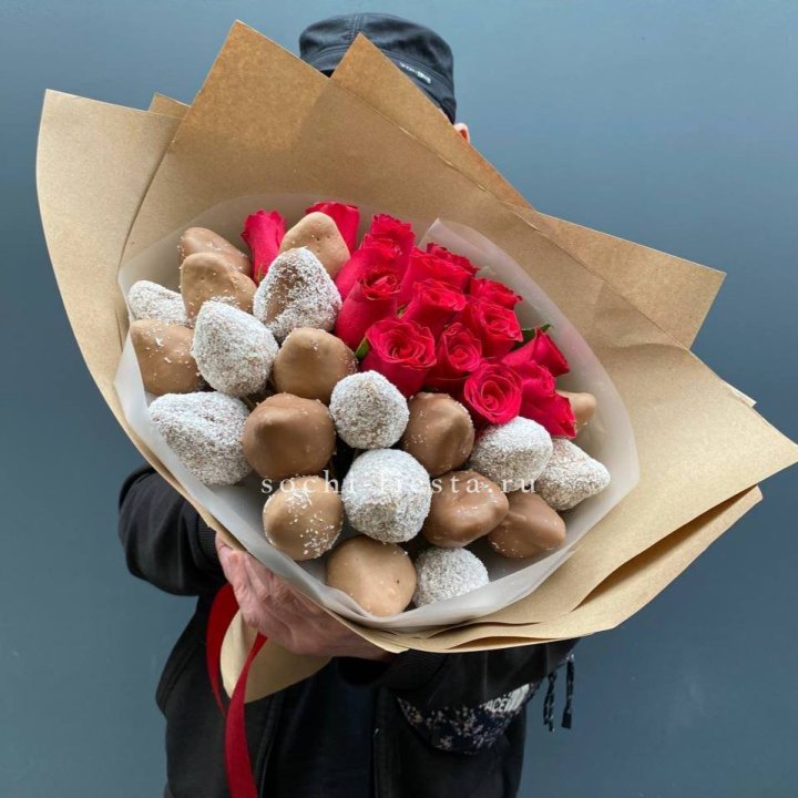 Розы и клубника в шоколаде Мерси в Красной Поляне