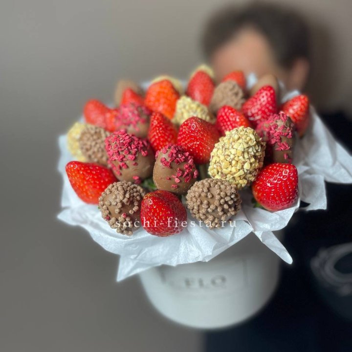 Клубника в боксе 30 ягод в Красной Поляне