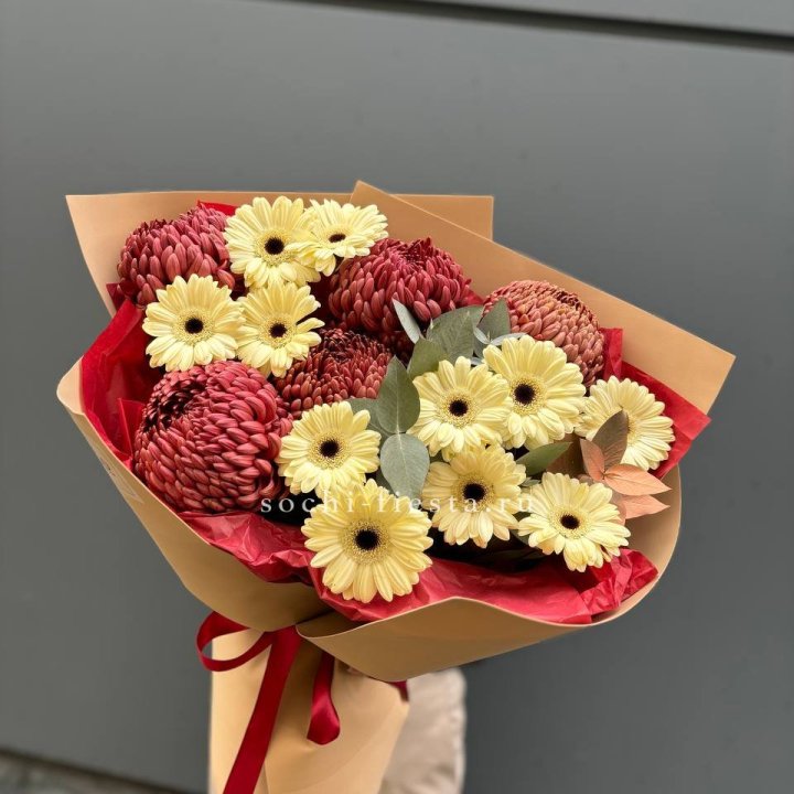 Букет гербер и хризантем Бигуди в Красной Поляне