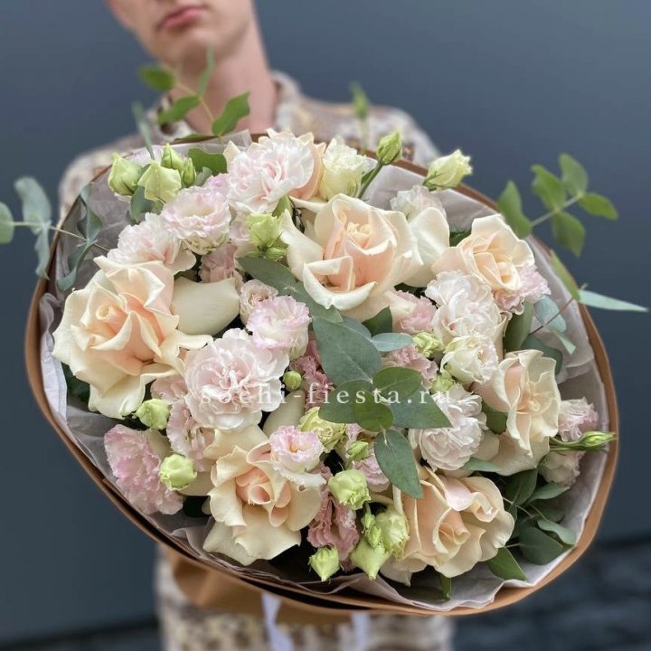  Букет кремовых роз Мокко в Красной Поляне