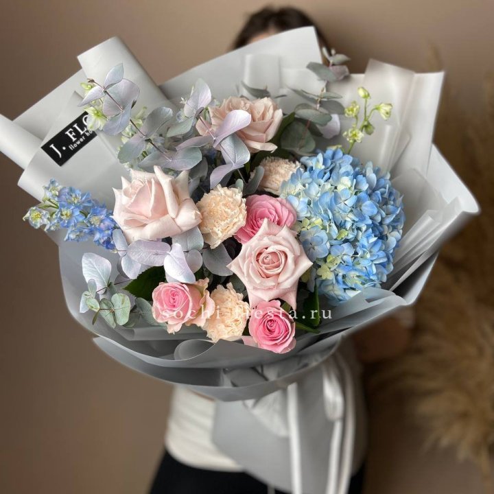 Букет с гортензией № 4 в Красной Поляне