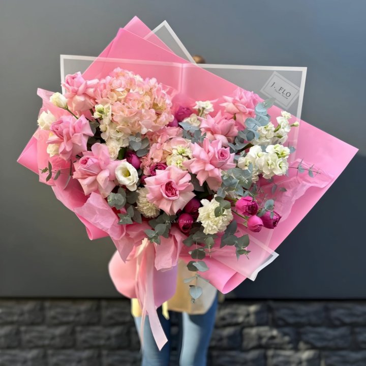 Дизайнерский букет №25 с доставкой в Красной Поляне