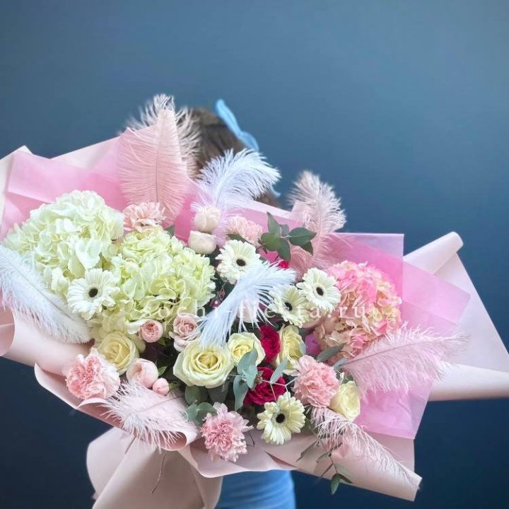 Дизайнерский букет "Валенсия 2" в Красной Поляне