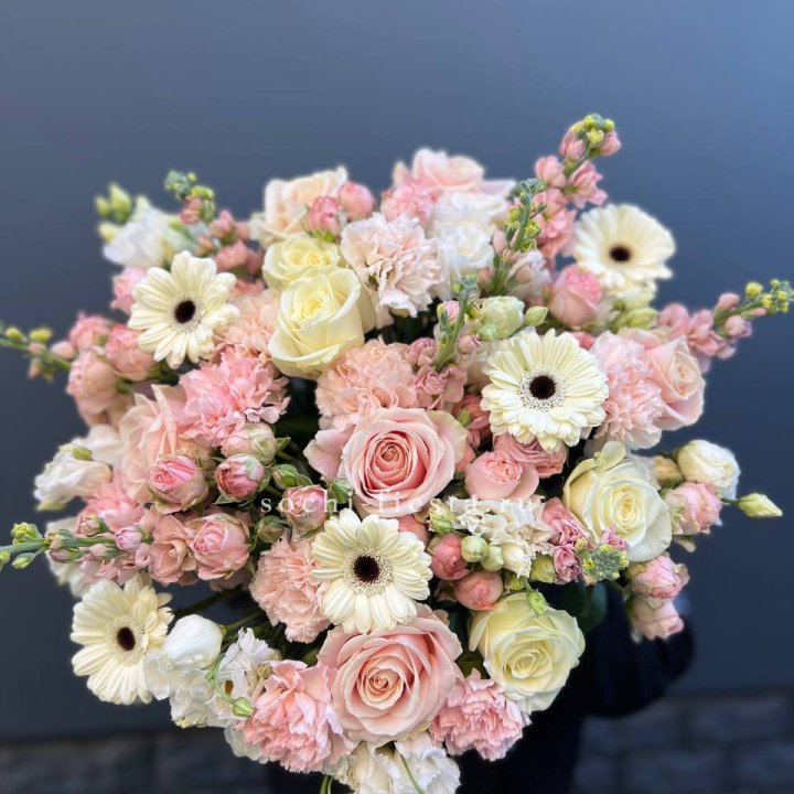 Авторский букет "Нежный" в Красной Поляне