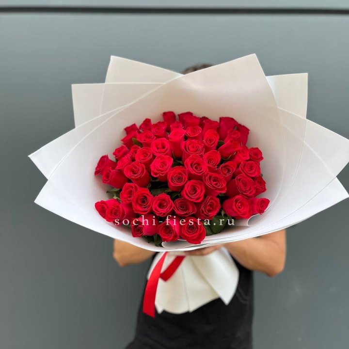 51  красная роза в Красной Поляне