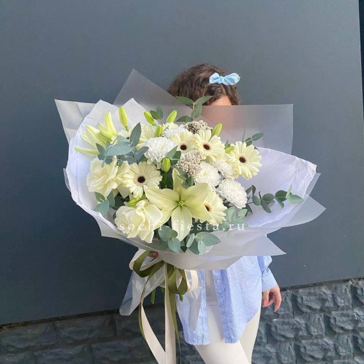 Букет с лилией и герберой в Красной Поляне