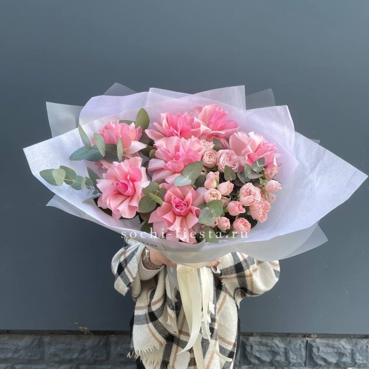 Букет французских и пионовидных роз  в Красной Поляне