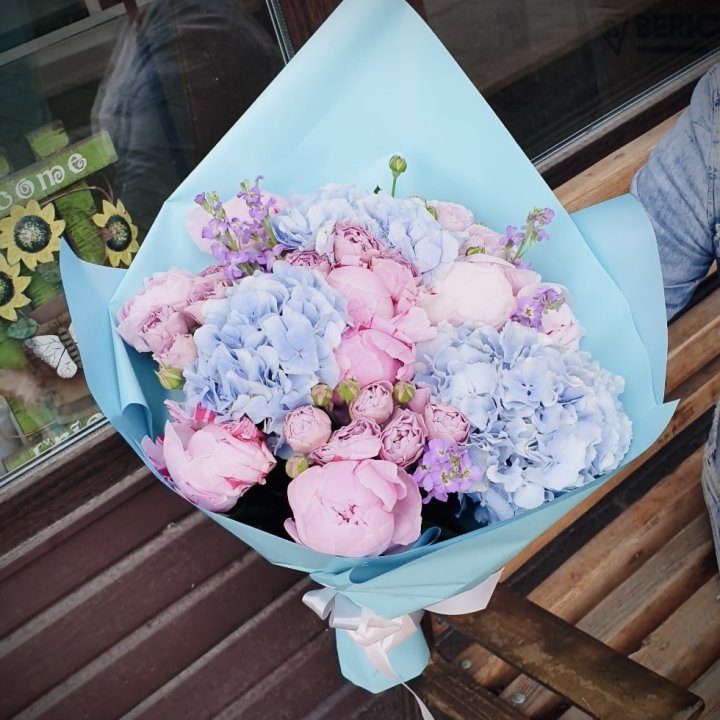 Букет с гортензиями "Blueberry" в Красной Поляне