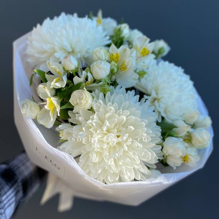 Букет из хризантем Miranda в Красной Поляне