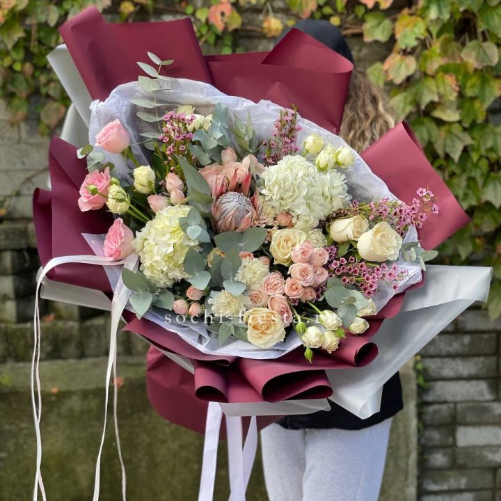 Авторский букет с протеей №1 в Красной Поляне