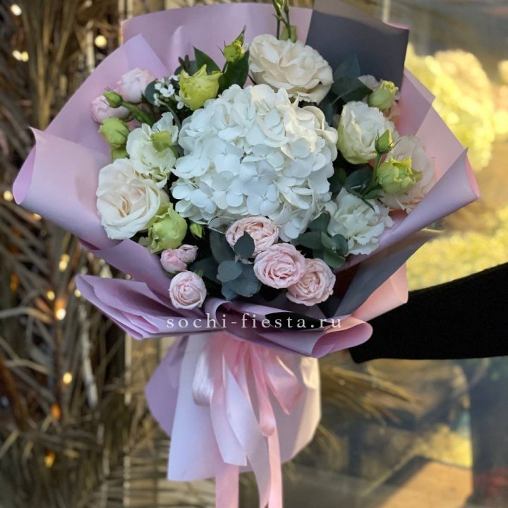 Букет с гортензией №3 в Красной Поляне