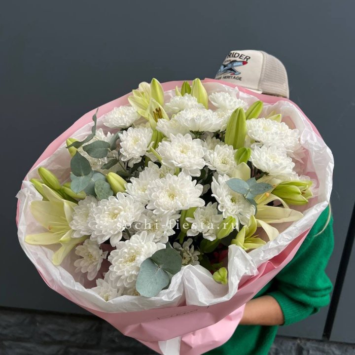  Букет  хризантем и лилии в Красной Поляне