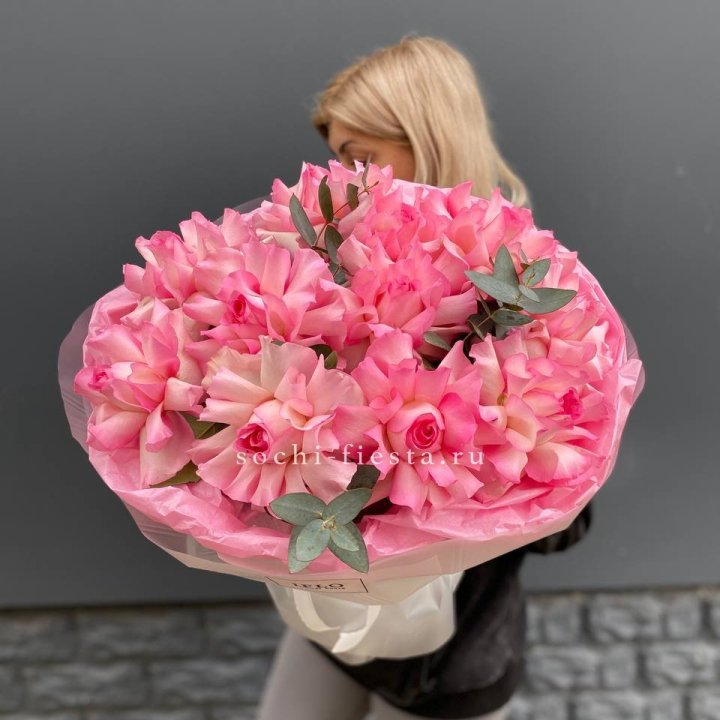 11 французских роз с доставкой в Красной Поляне