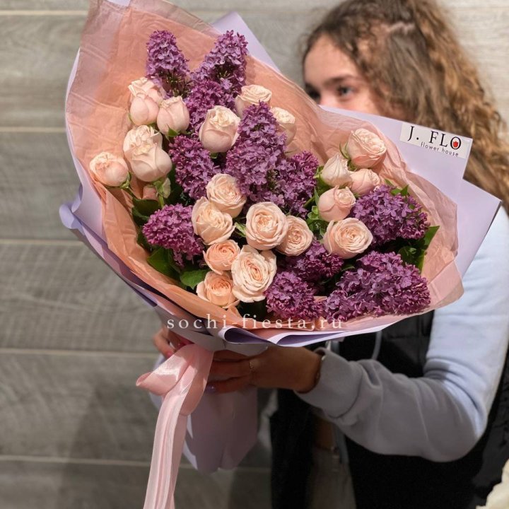 Букет "Лиловая весна" в Красной Поляне