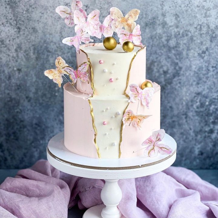 Торт "Бабочки в животе" в Красной Поляне