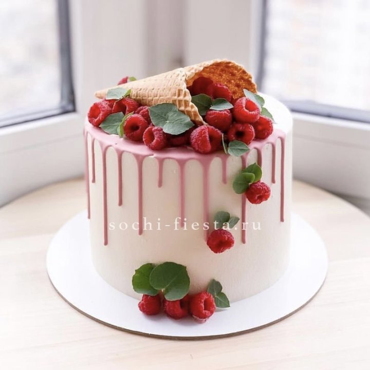 Торт "Ягодный" в Красной Поляне