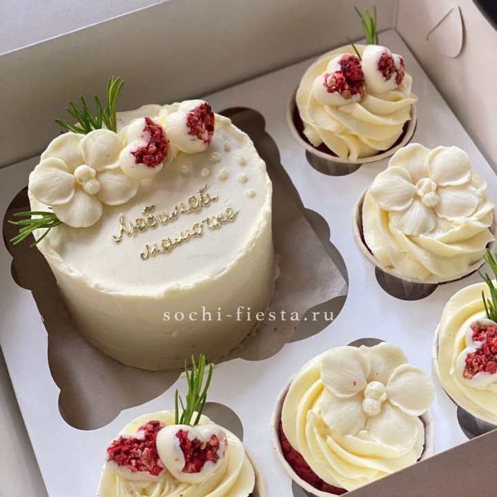 Капкейки и бенто-торт "Мамочке" в Красной Поляне