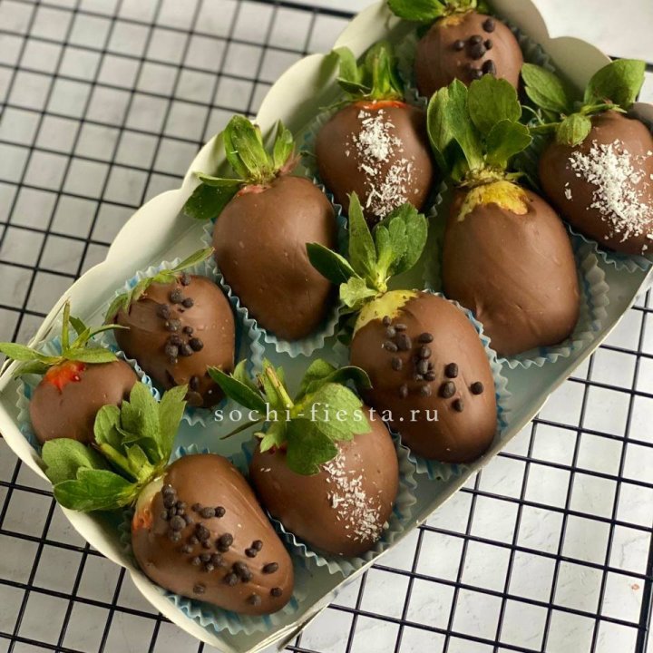 Клубника в шоколаде 10 ягод в Красной Поляне
