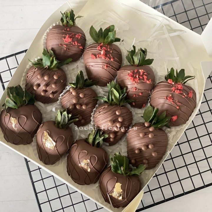Клубника в шоколаде 12 ягод в Красной Поляне