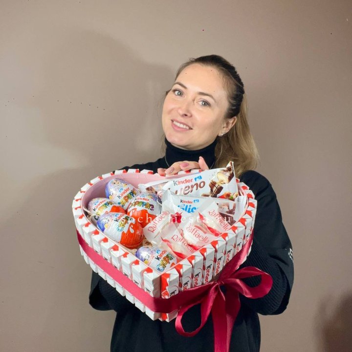 Подарочный набор сердце с Киндерами в Красной Поляне