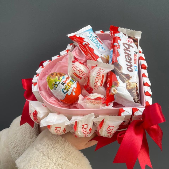 Бокс киндерами и раффаэлло в Красной Поляне