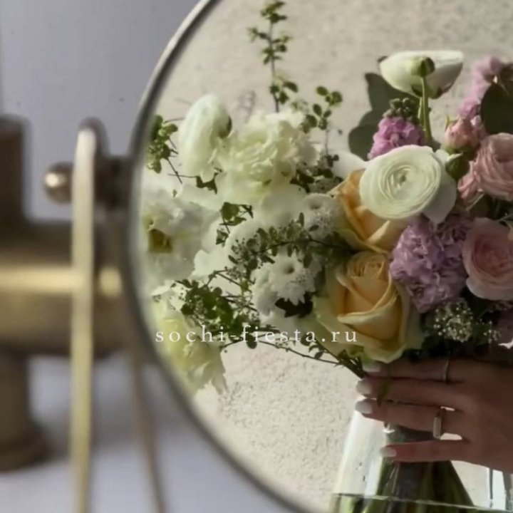 Цветочная подписка Пакет M в Красной Поляне