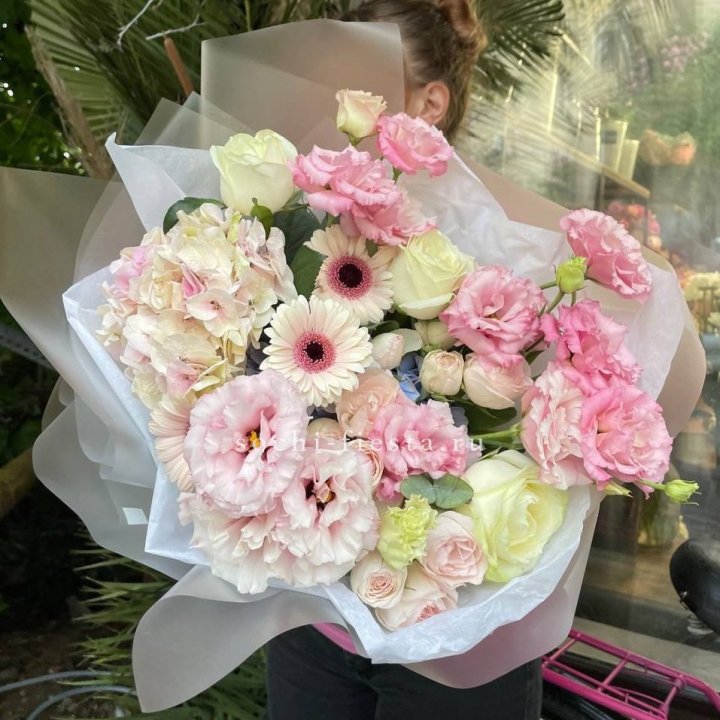 Дизайнерский букет "Light-pink" в Красной Поляне