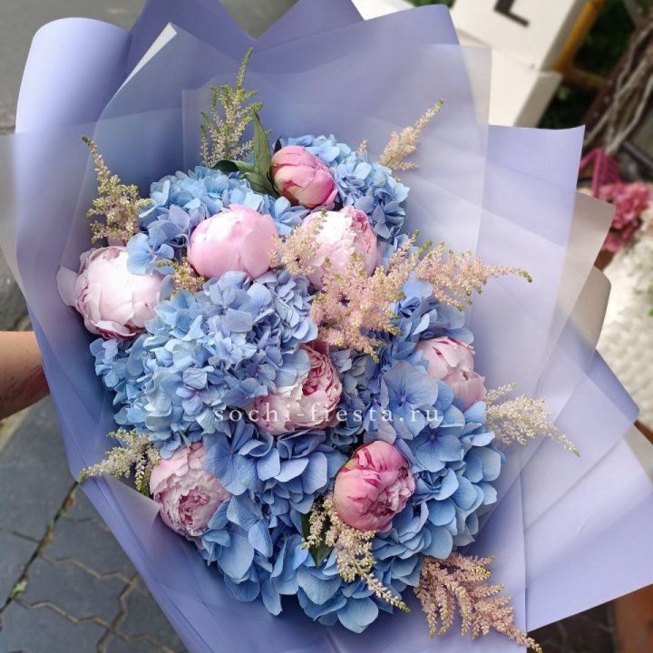Дизайнерский букет с гортензией №3 в Красной Поляне