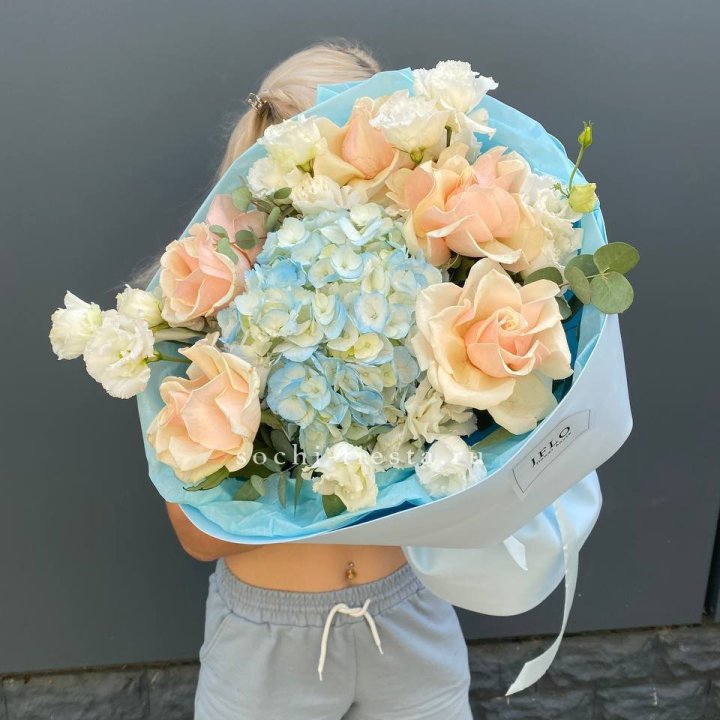 Сборный букет "Голубой закат" в Красной Поляне