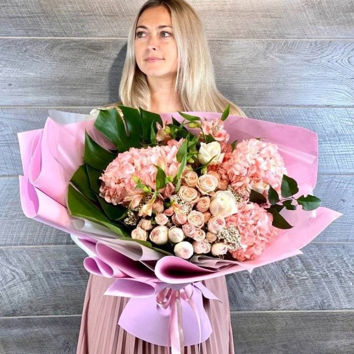 Дизайнерский букет Valencia в Красной Поляне