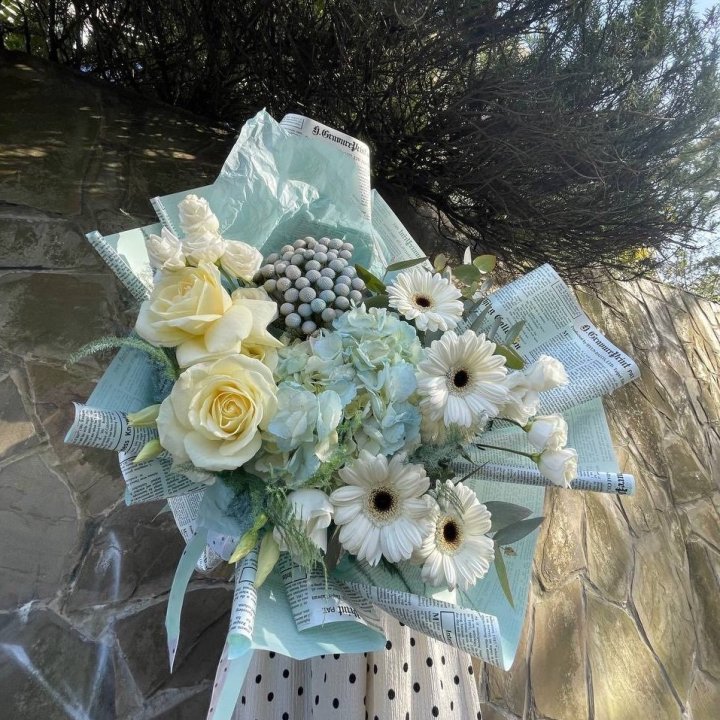 Дизайнерский букет "Light-blue" в Красной Поляне