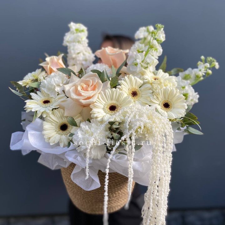 Цветы в джутовом кашпо "Ballare" в Красной Поляне