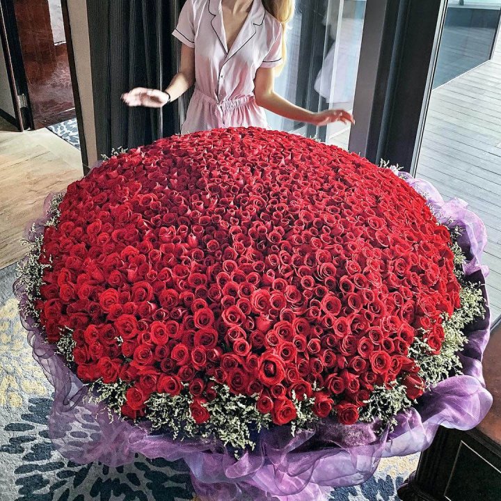 1001 роза в Красной Поляне