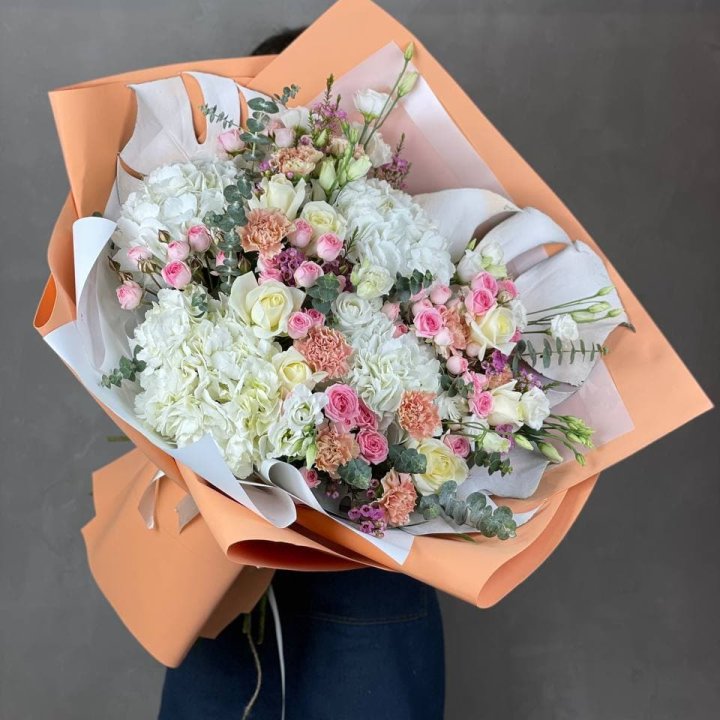 Макси-букет Creams в Красной Поляне