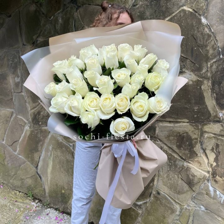 35 голландских роз в Красной Поляне