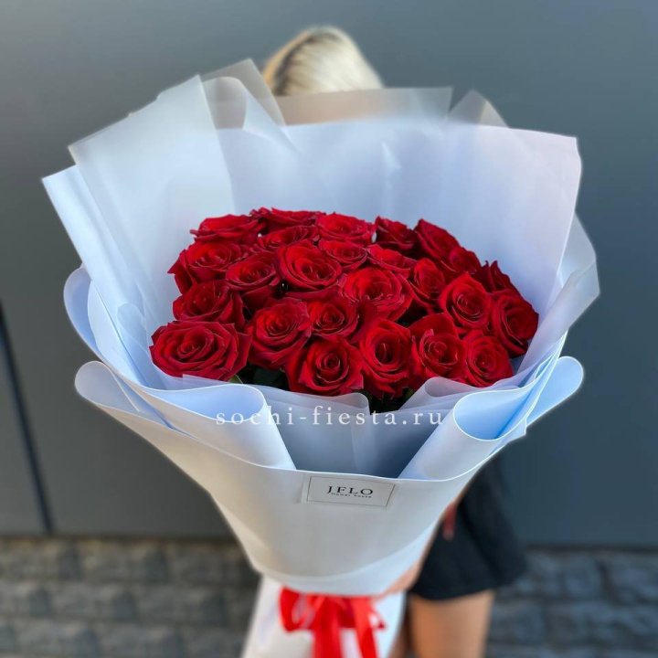 25 высоких роз  в Красной Поляне