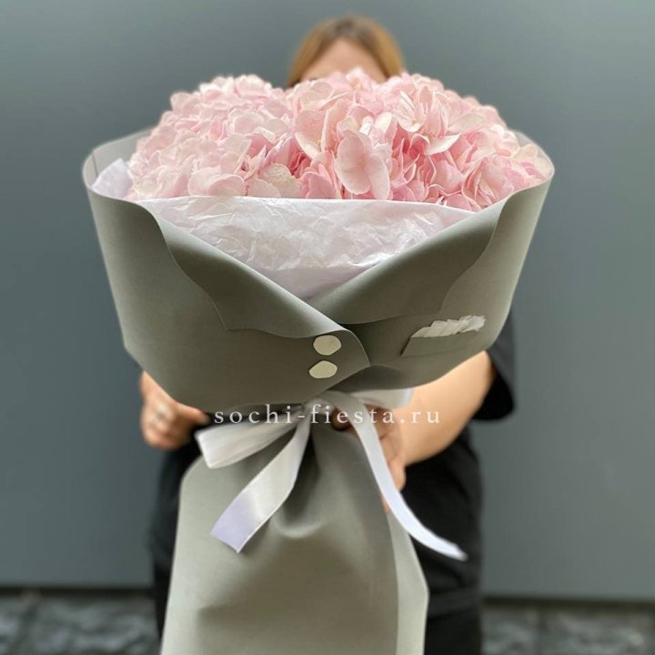  Букет  пиджачок из 5 гортензий в Красной Поляне