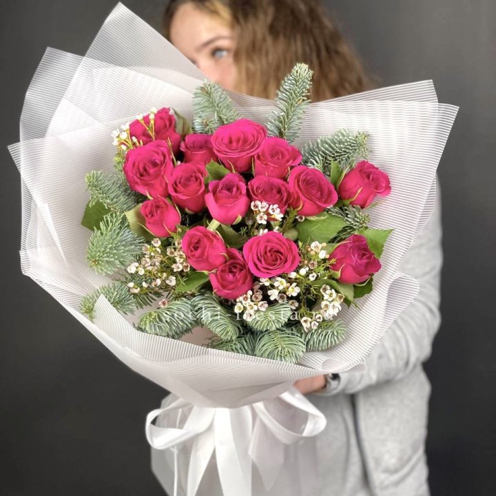 Новогодний букет Елки и Розы в Красной Поляне