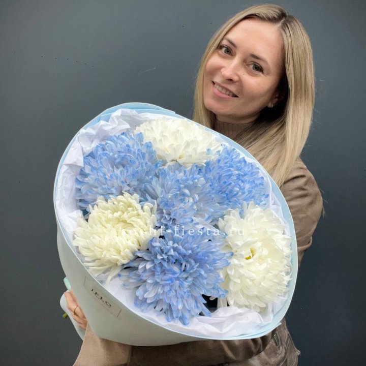 Букет из 7 хризантем  в Красной Поляне