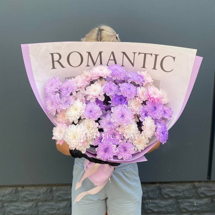 Букет сиреневых хризантем в Красной Поляне